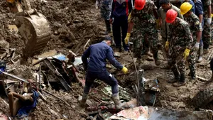 Echipele de salvare din tunelul unei hidrocentrale din Nepal caută muncitorii blocați, dar n-au găsit pe nimeni viu