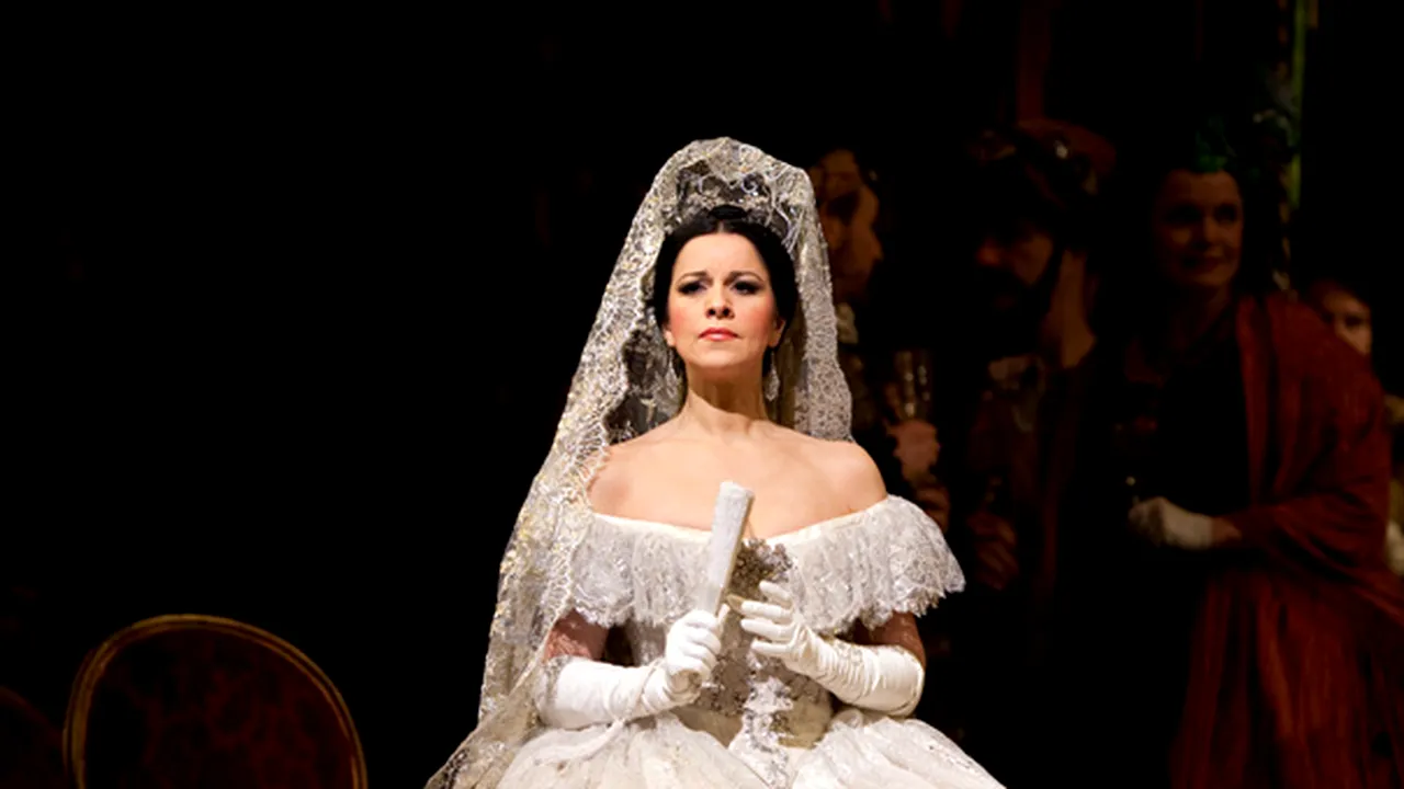 Angela Gheorghiu: Viaţa mea reală continuă pe scenă - FOTO