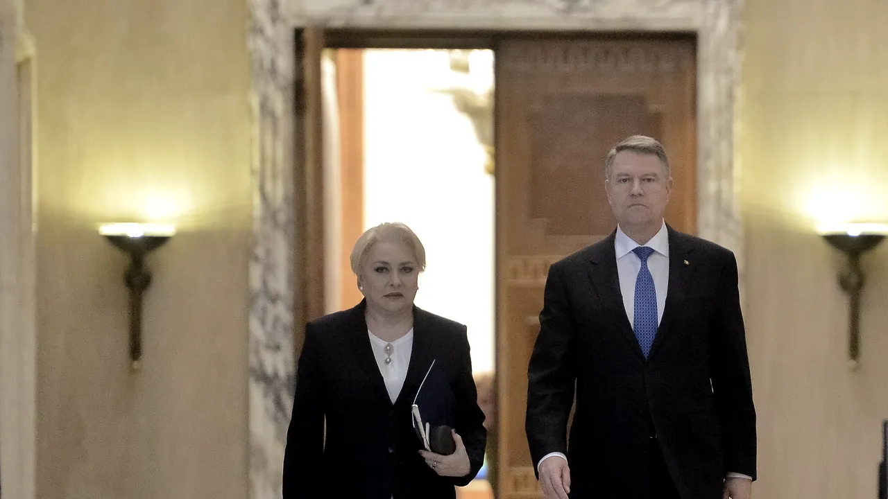 Iohannis se ţine tare pe poziţie: nu vrea dezbatere cu Dăncilă / Reacţia fostului premier: Îl aştept să găsească tăria şi curajul / #vremdezbatere | Internauţii, critici la adresa preşedintelui: Pentru această decizie, voi sta acasă / Să nu te mire dacă vei vedea un val de voturi cu „anulat” | FOTO