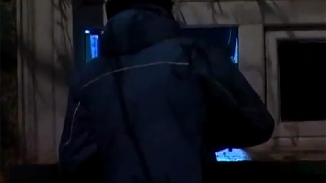 Braşov: Control la un sex-shop după ce mai mulţi tineri apar într-un filmuleţ cumpărând pliculeţe - VIDEO