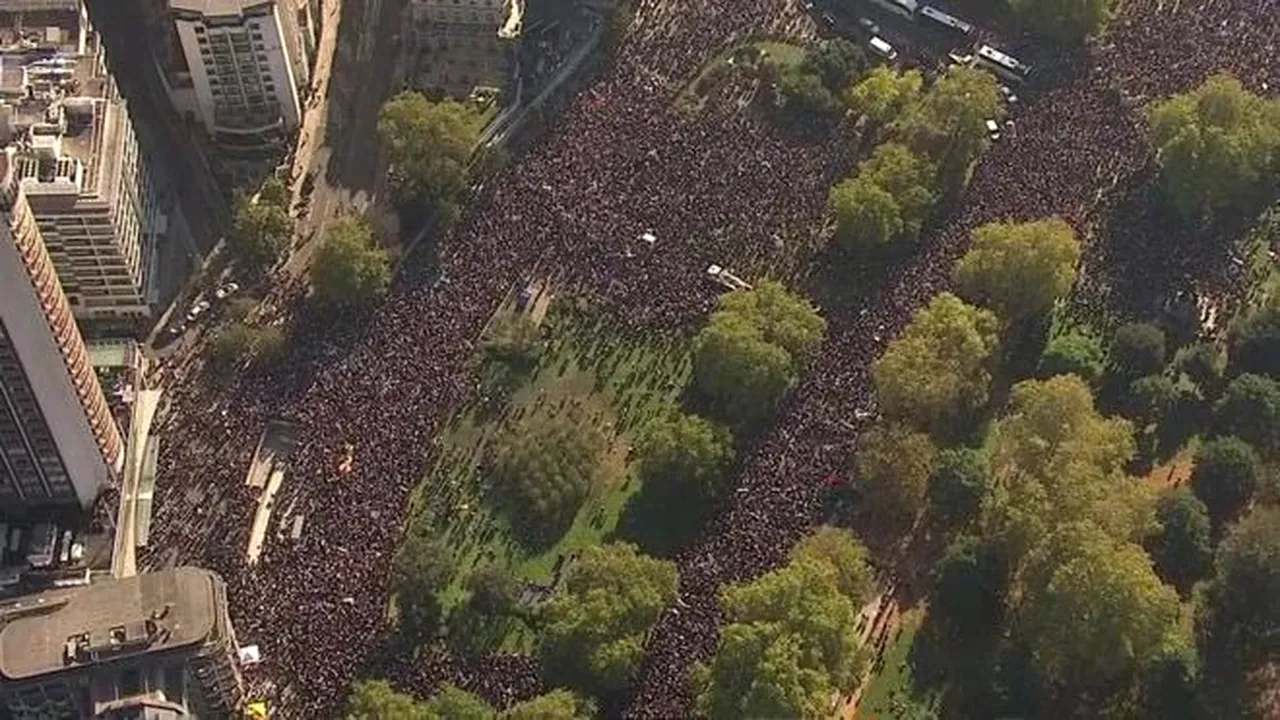 VIDEO - Miting impresionant  la Londra în favoarea unui nou REFERENDUM. Britanicii vor să se exprime asupra Brexit