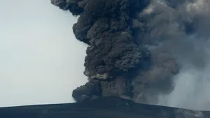 Zboruri transatlantice deviate spre sud din cauza cenuşii vulcanice