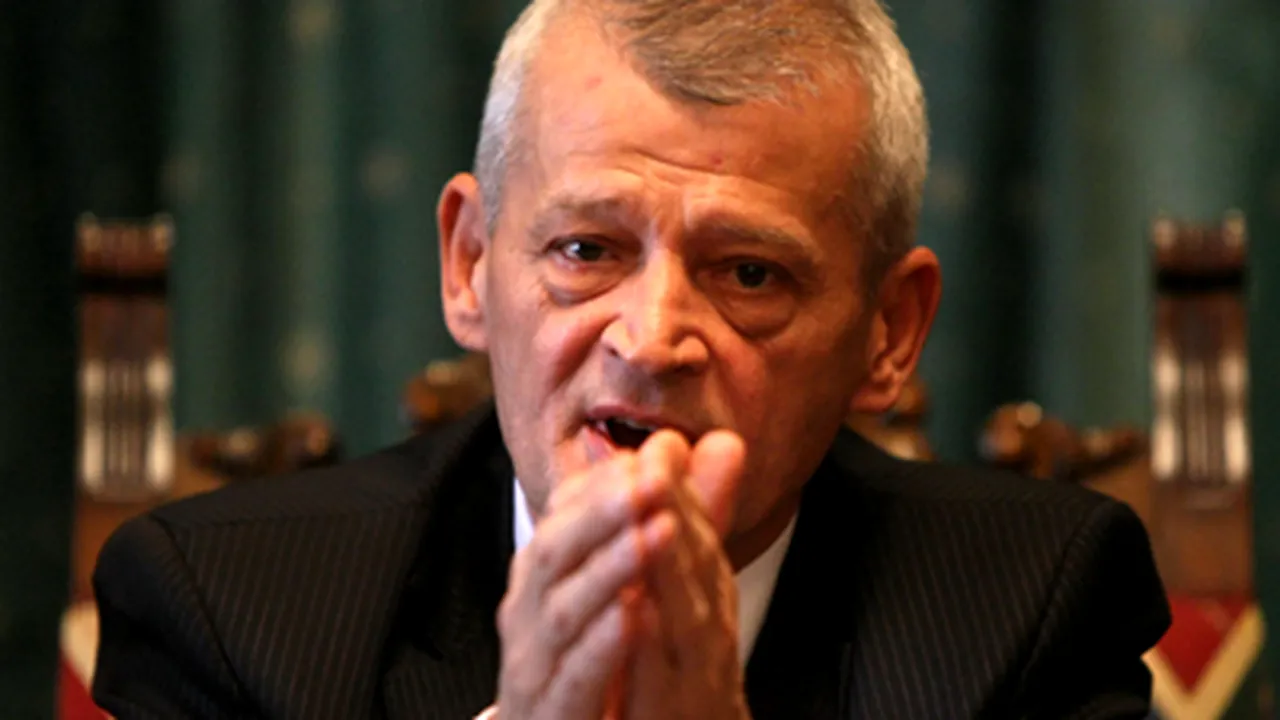 Oprescu l-ar susţine pe Iohannis în funcţia de premier dacă ar fi ales şef al statului