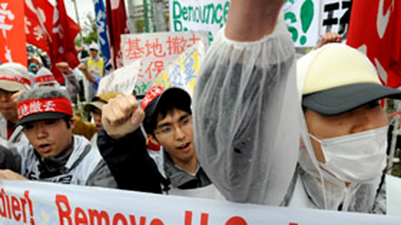Okinawa: Mii de persoane protestează faţă de prezenţa militară americană pe insulă