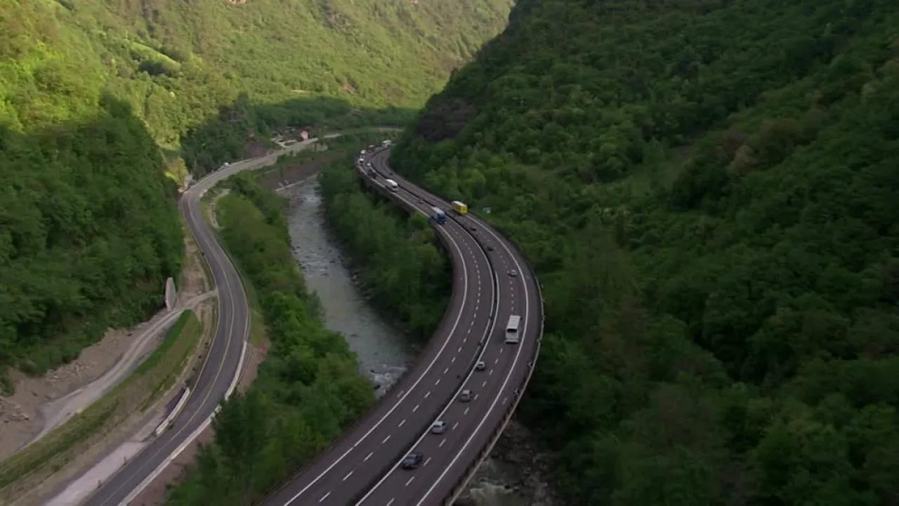 S-a stabilit TRASEUL pentru cea mai aşteptată autostradă din România: Piteşti-Sibiu. Cât costă drumul şi când ar putea fi dat în folosinţă  - INFOGRAFIC