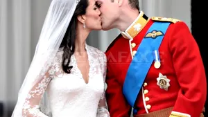 Nunta regală pas cu pas: Prinţul William şi Kate Middleton s-au sărutat în faţa mulţimii de la Buckingham - VIDEO, FOTO