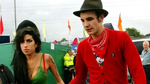 Soţul cântăreţei Amy Winehouse divorţează