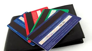 Românii sunt mai preocupaţi de design-ul cardului decât de securitate