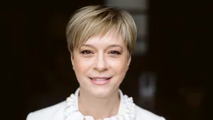 Crizele de imagine se schimbă în era AI. Eliza Rogalski: „AI-ul nu poate înlocui încrederea pe care oamenii o au într-o entitate”