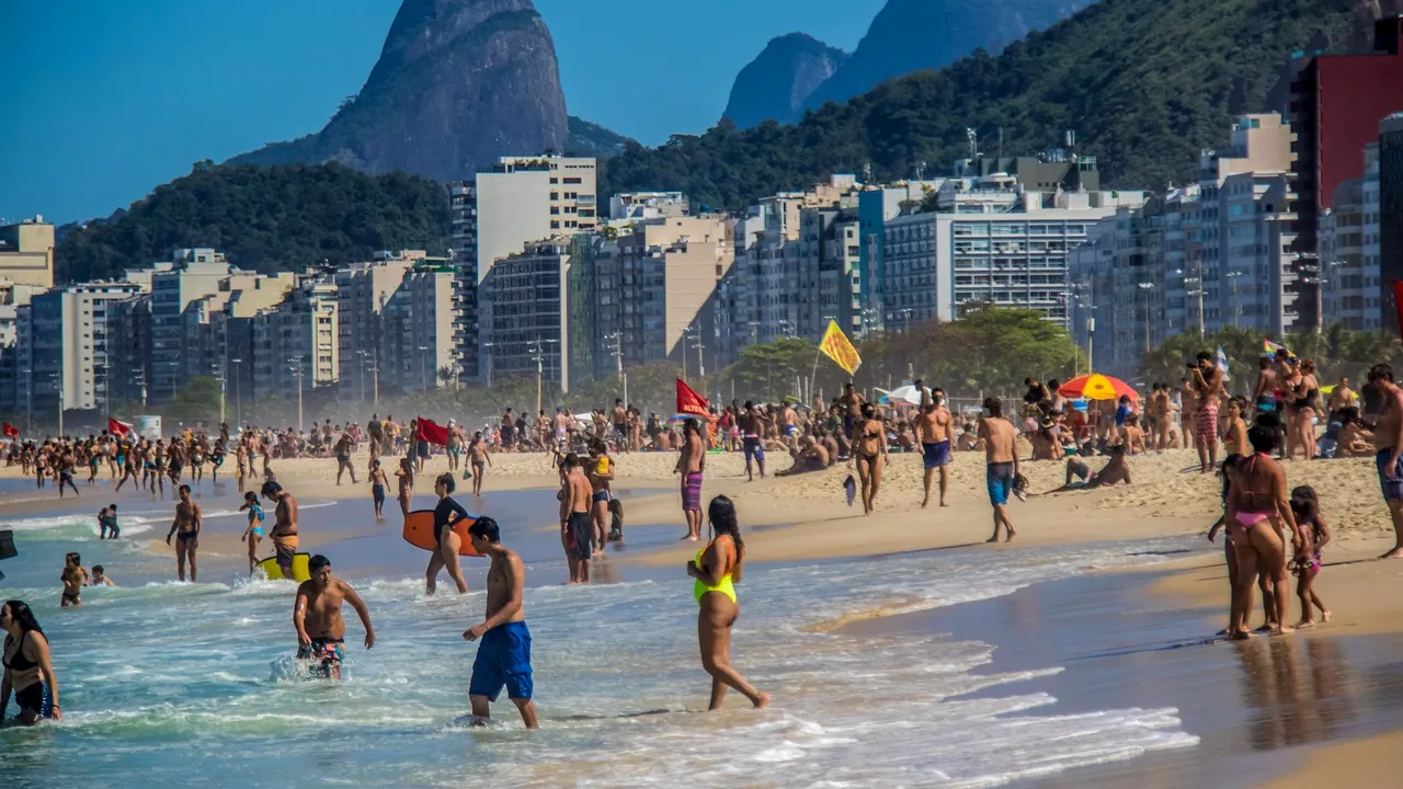 Rio de Janeiro vrea să lanseze aplicaţia prin care îţi rezervi un loc pe plajă, pentru a respecta distanţarea socială