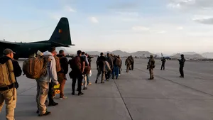 Generalul care a supravegheat retragerea din Afganistan a fost promovat la ofiţer cu patru stele