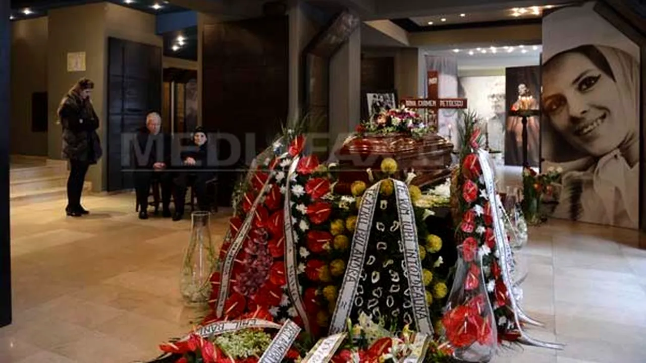 Ultim omagiu pentru Irina Petrescu: Zeci de admiratori au depus coroane de flori la Teatrul Bulandra