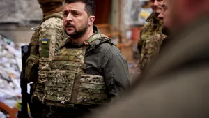 Zelenski a vizitat trupele de pe linia frontului. Preşedintele Ucrainei a ţinut un minut de reculegere pentru soldaţii căzuţi la datorie