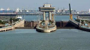 Debitul Dunării a scăzut cu 10-15% în prima săptămână din august. Expert pentru comerţul cu cereale: „Am tot discutat că se schimbă clima, iată că se întâmplă”