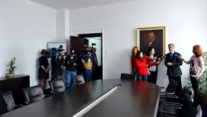 Nicolăescu a dotat o sală de protocol din Ministerul Sănătăţii cu mobilier dat fără obligaţii de un prieten - FOTO