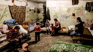 VIAŢA ÎN BUNCĂR: Cum trăiesc refugiaţii din conflictul din Ucraina - GALERIE FOTO