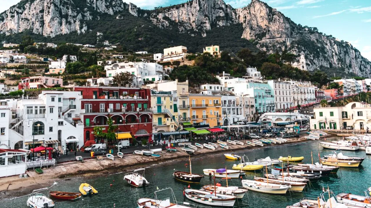 Paradisul turistic din Italia unde turiștii nu se uită la bani. Cheltuielile au atins niveluri record