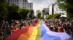 Bucharest Pride 2025: 30.000 de persoane participă la marș / Contramanifestație cu icoane și rugăciuni