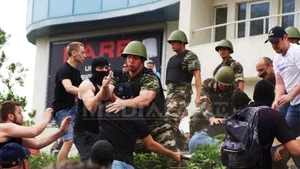 Sute de persoane au protestat la consulatele Rusiei din Odesa şi Harkiv