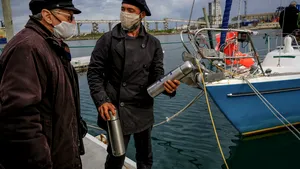 NYT: În lipsa zborurilor, un argentinian a traversat Atlanticul, pentru a fi cu tatăl său de 90 de ani 