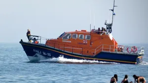 Ce a pățit o vedetă care a făcut o baie pe o plajă cunoscută: Eu doar mi-am stropit fața cu apă, erau și copii acolo