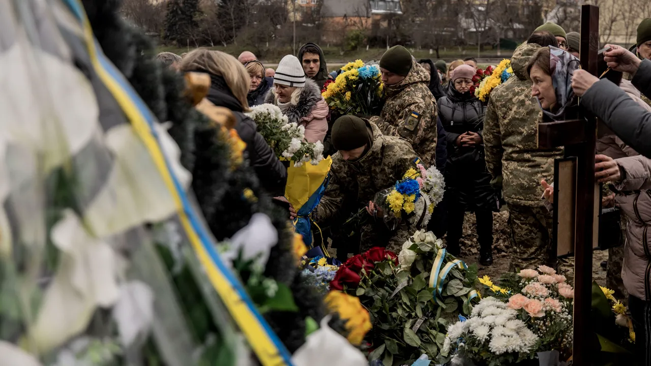 Războiul din Ucraina, ziua 281. Alertele aeriene au pornit în toată Ucraina / Directoare pro-Putin: Bombardaţi! Dacă pierdem războiul, ajungem toţi la Haga! / Lavrov: USA şi NATO sunt implicate direct în conflict / Macron va discuta cu Putin / Şi Biden ar sta de vorbă cu şeful Rusiei / Moscova a publicat lista „agenţilor străini” / Invadatorii au eliberat peste 1.300 de prizonieri