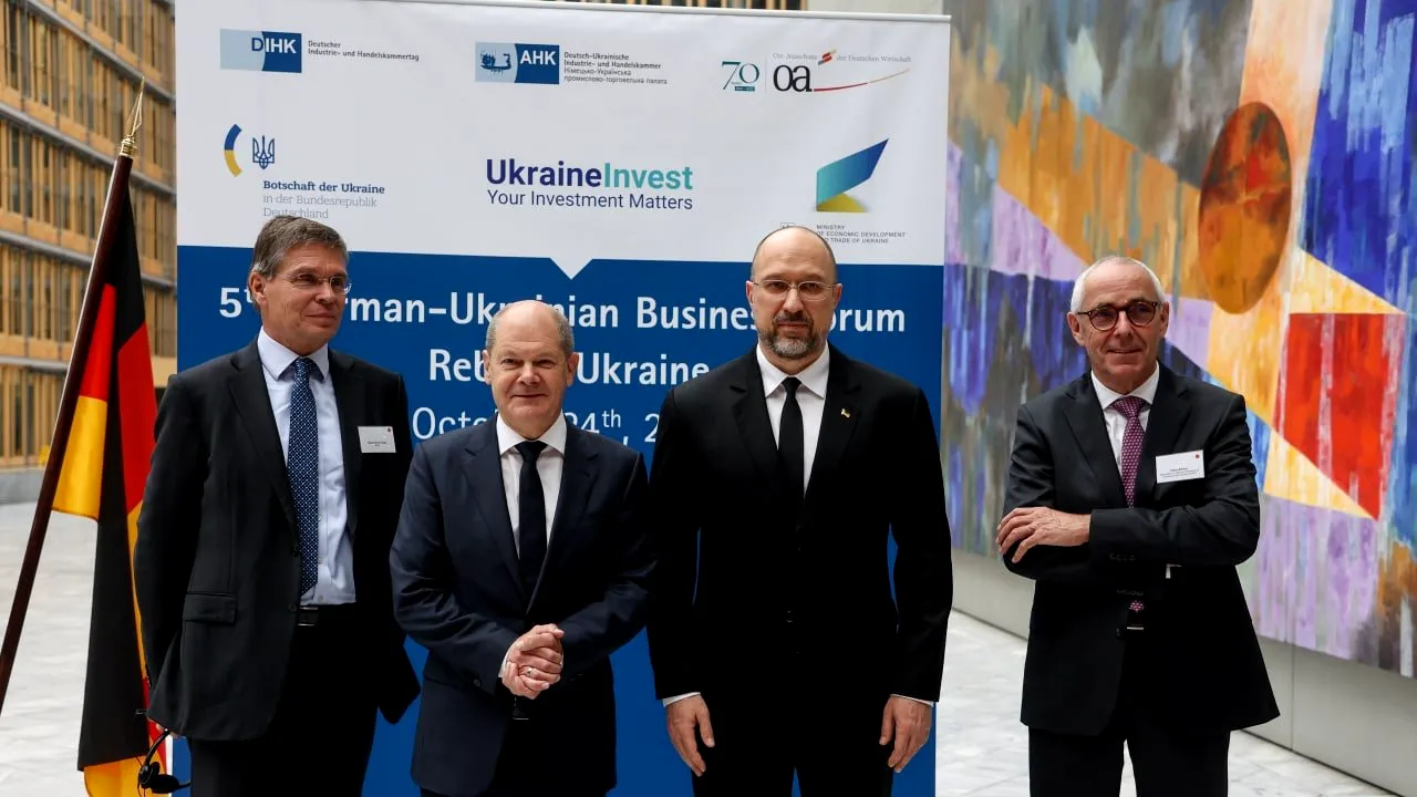 Olaf Scholz spune că reconstrucţia Ucrainei reprezintă o „sarcină pentru o generaţie”. Cancelarul cere investitorilor privaţi să ofere sprijin: „oricine investeşte astăzi în reconstrucţia Ucrainei investeşte într-o viitoare ţară membră a UE”