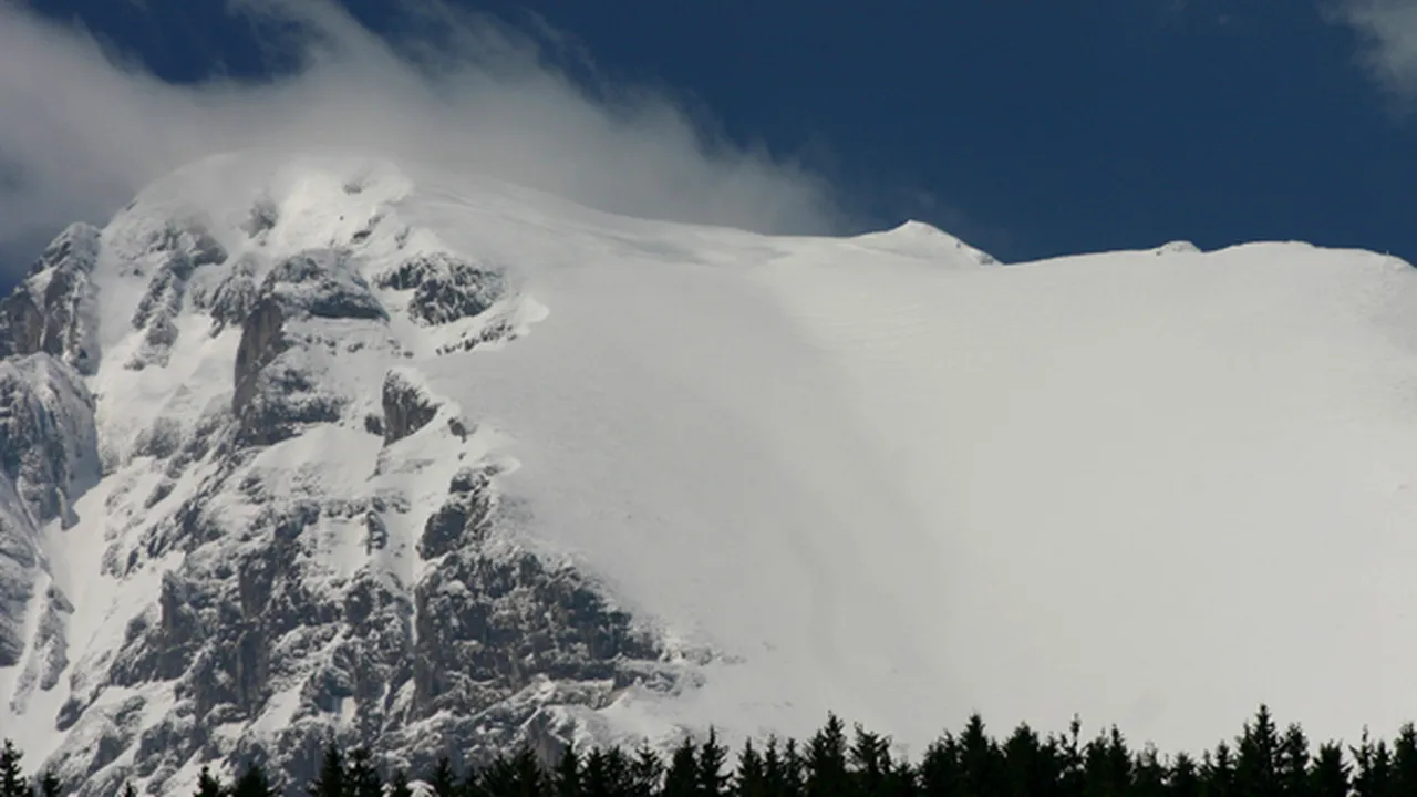 Risc de avalanşe pe toate văile din Bucegi