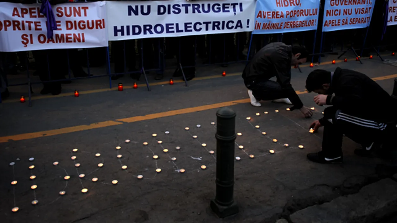 Peste 60 de sindicalişti din energie au protestat la Guvern - FOTO