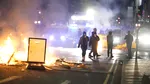 A treia noapte de violențe în orașul nord-irlandez Ballymena. Noi incendieri și ciocniri cu polițiștii