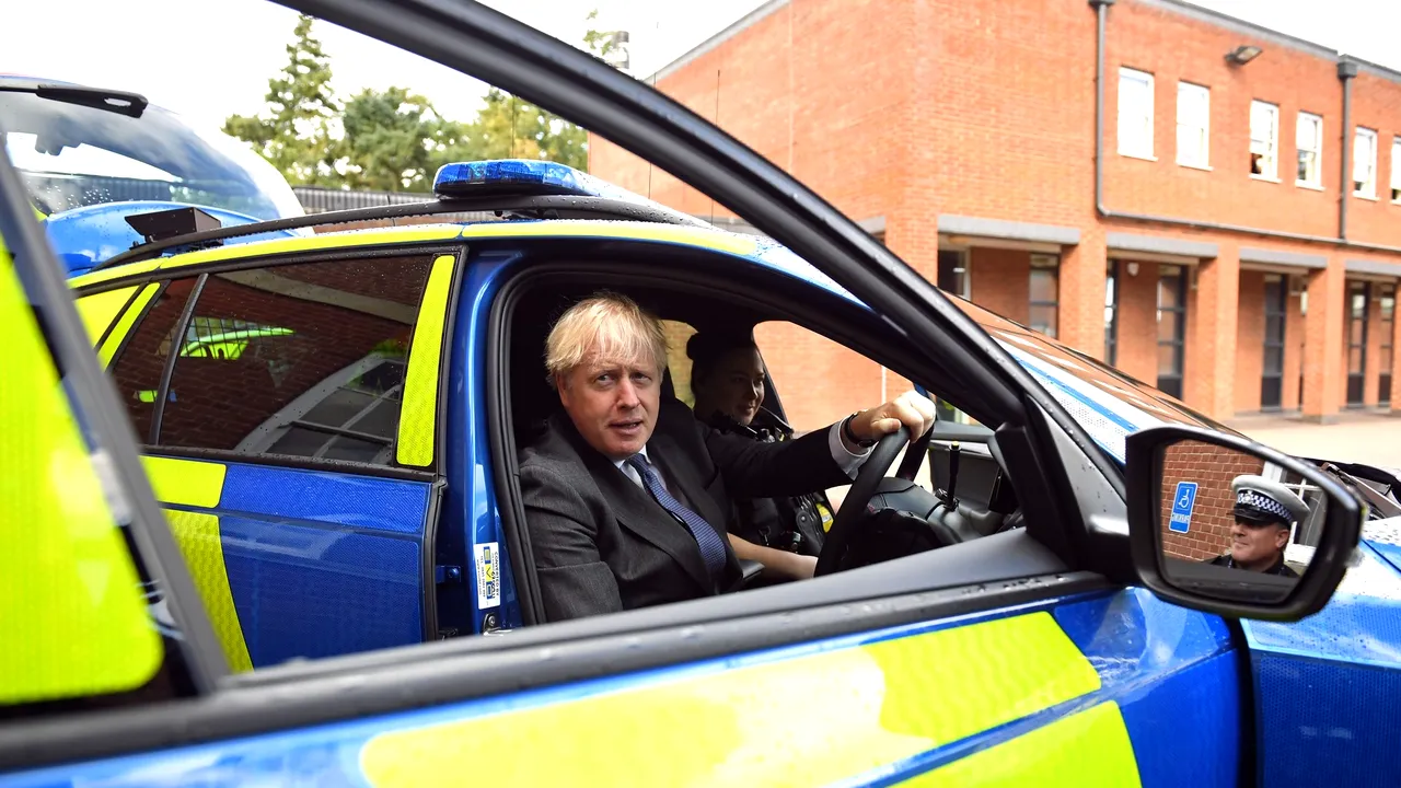 Financial Times: Boris Johnson ar urma să anunţe săptămâna viitoare interzicerea vânzării de maşini noi pe benzină şi diesel începând cu 2030