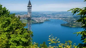 Cele mai spectaculoase lifturi exterioare din Europa. Unde se află și ce pot admira turiștii