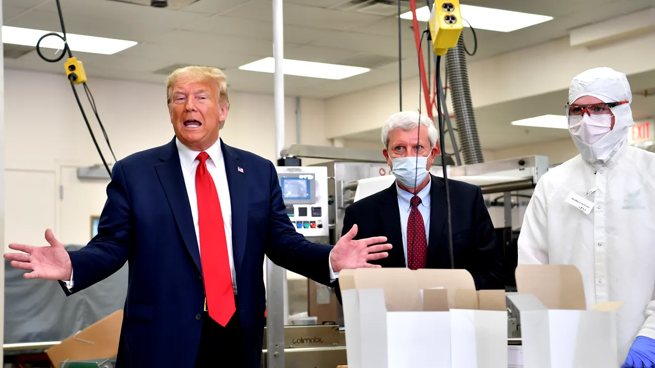 O companie furnizoare de echipamente medicale aruncă produsele după vizita preşedintelui Donald Trump