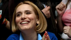 Andreea Esca: Pe fiica mea nu o las să aibă mobil şi nici să-şi cumpere haine exorbitant de scumpe! - VIDEO