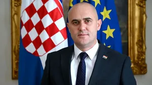 Vicepremierul Croaţiei demisionează după ce a apărut un videoclip în care trage cu un pistol