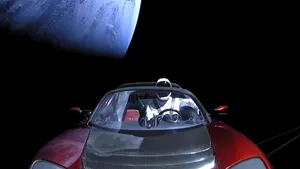 Un telescop robotizat a filmat imagini cu Tesla Roadster prin spaţiu  | VIDEO