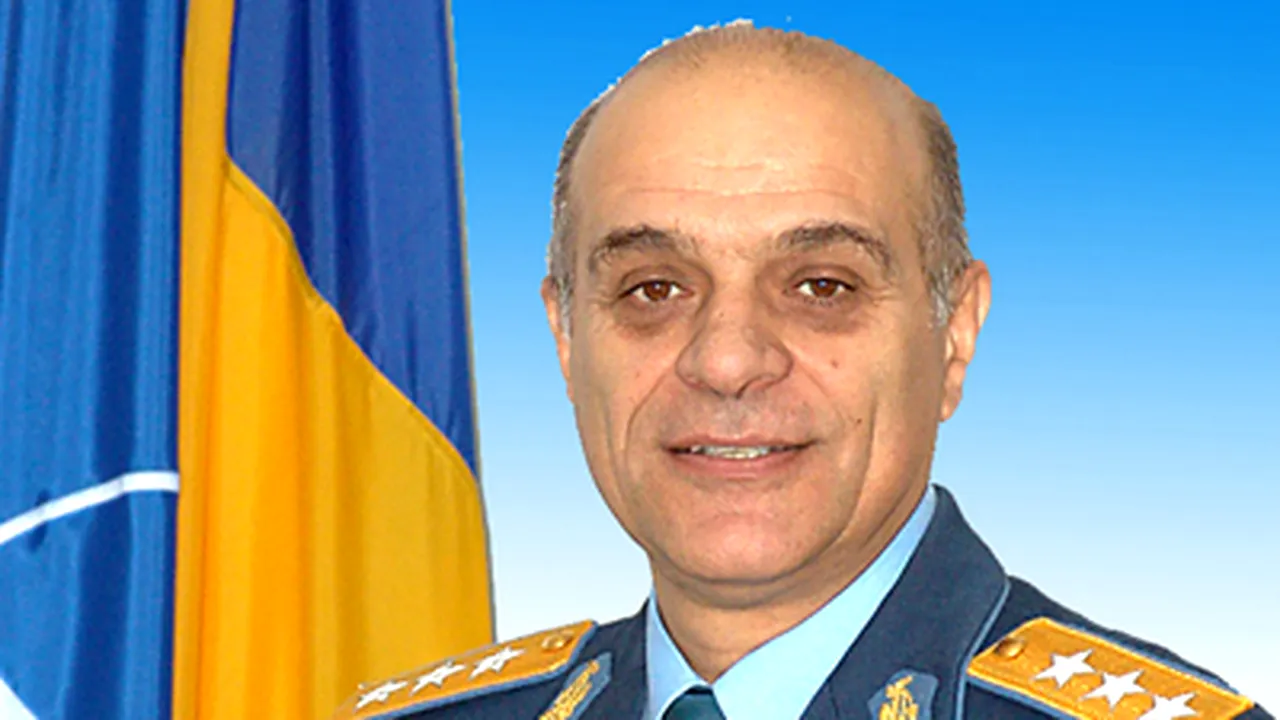 Fostul şef al Forţelor Aeriene a fost trecut în rezervă