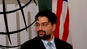 Voinescu: Antonescu, orice ar face, nu poate ieşi din rolul de candidat secund al lui Iliescu