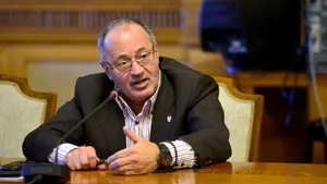 Jurnalistul Sorin Roşca Stănescu, la Interviurile lui Cristoiu: Dacian Cioloş ar putea să schimbe direcţia, acum, pe ultima sută de metri