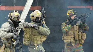 Cel puţin 10 morţi şi 7 răniţi, într-un atac sinucigaş asupra unei secţii de poliţie din Libia