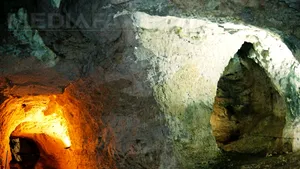 Un traseu turistic către o peşteră în rocă vulcanică de 5 milioane ani va fi inaugurat marţi