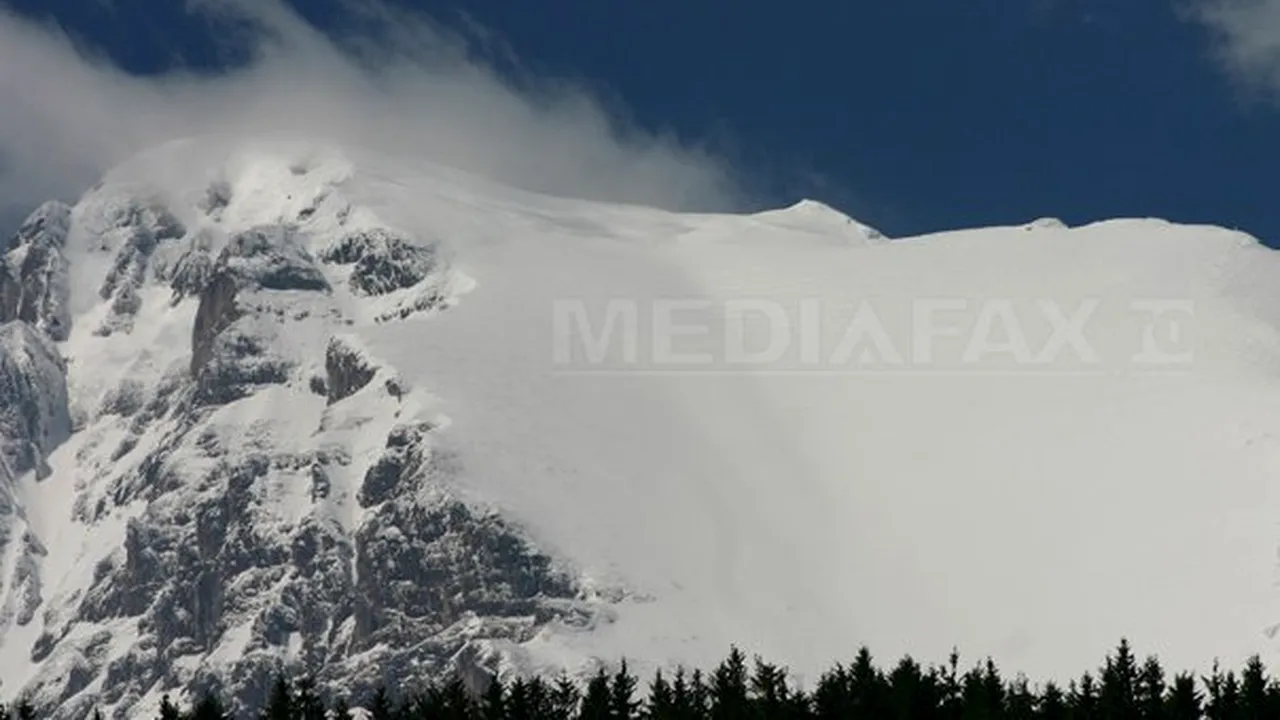 NINSOARE şi VÂNT puternic în Masivul Bucegi. Salvamontişii recomandă turiştilor să nu urce pe munte