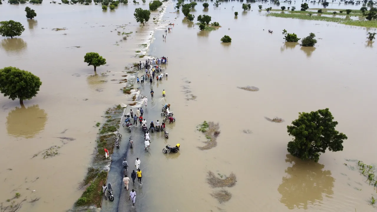 Catastrofele naturale au făcut ravagii în 2022: pierderi estimate la 115 miliarde de dolari 