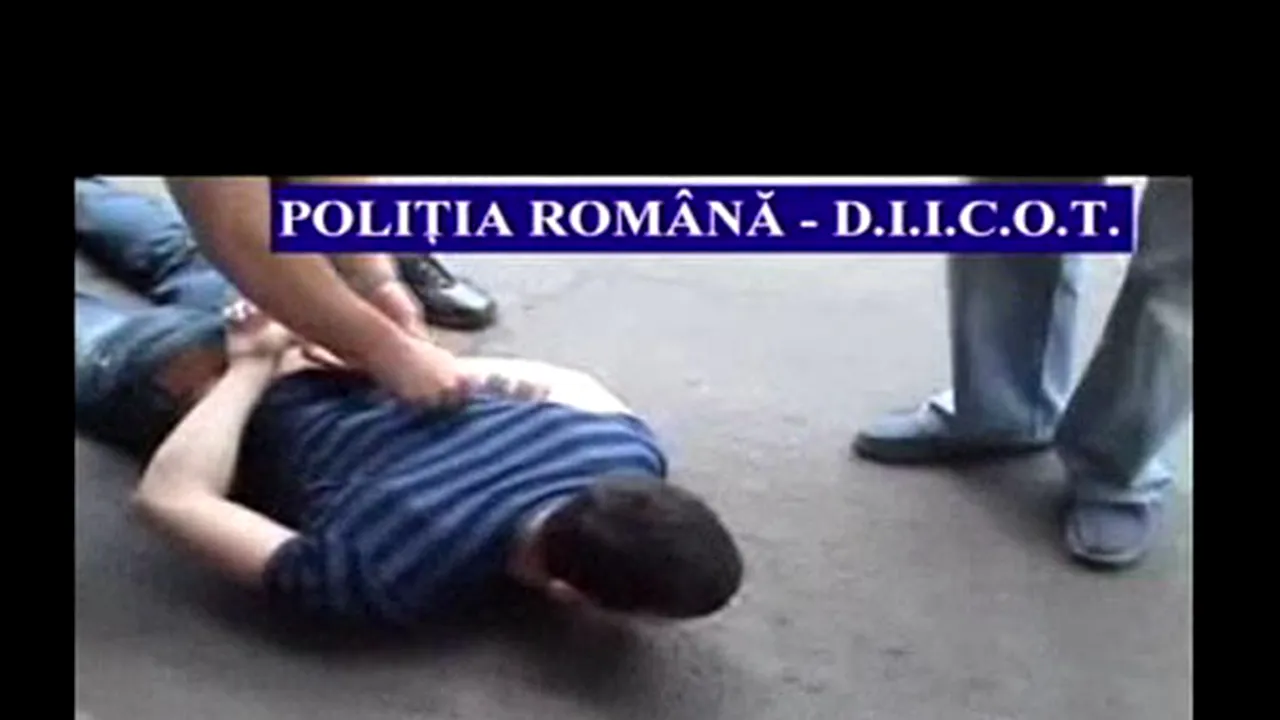Doi tineri, reţinuţi pentru trafic de droguri în Galaţi