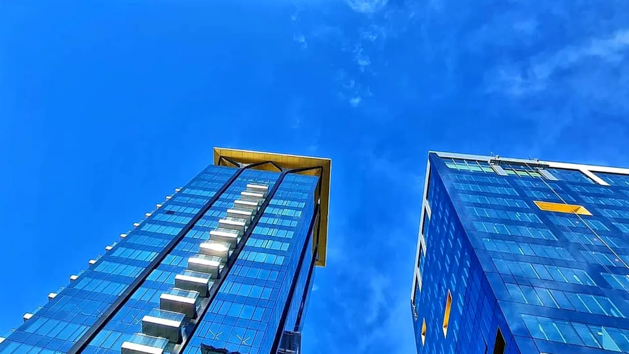 O companie controlată de Daniel Dines a achiziţionat 5% din acţiunile One United Properties