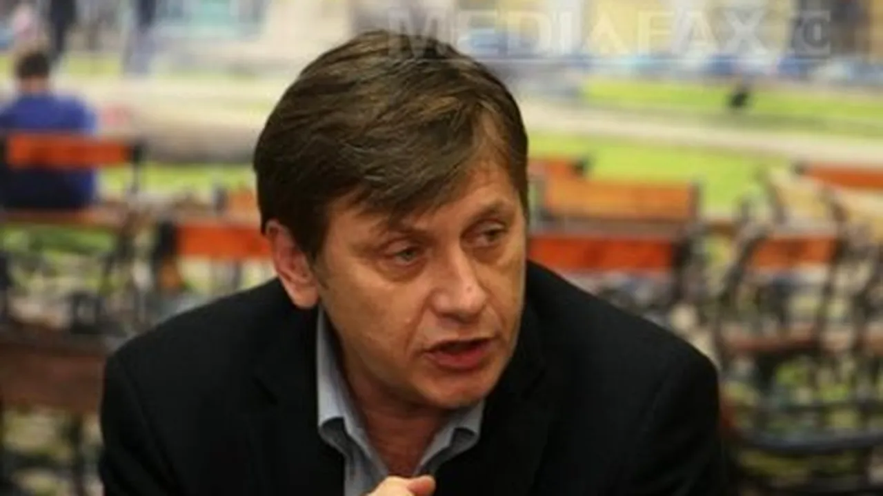 Antonescu: Foşti miniştri liberali, Predoiu şi Vlădescu cauţionează cu nesimţire măgăriile Guvernului