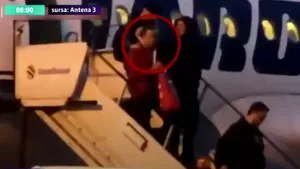 Pasageră în avionul cu care a sosit Radu Mazăre în România: Am fost mutată la Business Class pentru siguranţă. Avea o privire împietrită
