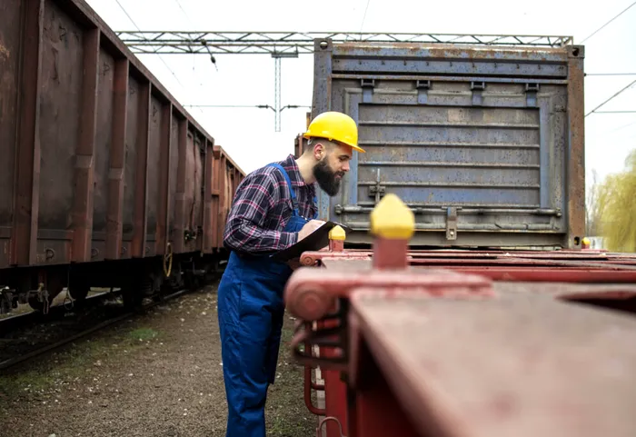 ECONOMIC Un colos financiar din România intră pe piața din Ungaria și construiește o fabrică de trenuri