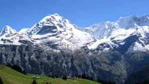 Rafale de vânt de peste 250 de kilometri pe oră în zone de vârf din Alpii elveţieni