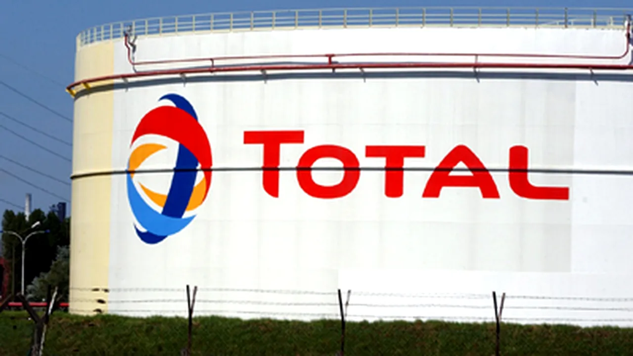 Total a concediat aproape 900 de angajaţi ai unei rafinării britanice